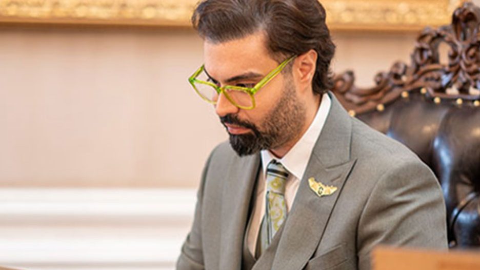 ماکان اریا پارسا مشغول کار